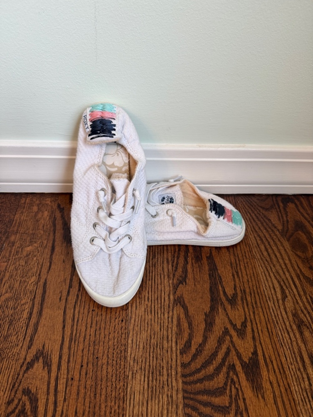 Roxy Women’s Size 8 White Canvas Sneakers with Pink & Teal Accent